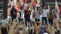 Tembang yang dinyanyikan Ivan Boomerang, Giring Nidji, Michael Indonesia Idol serta beberapa penyanyi kondang lainnya.