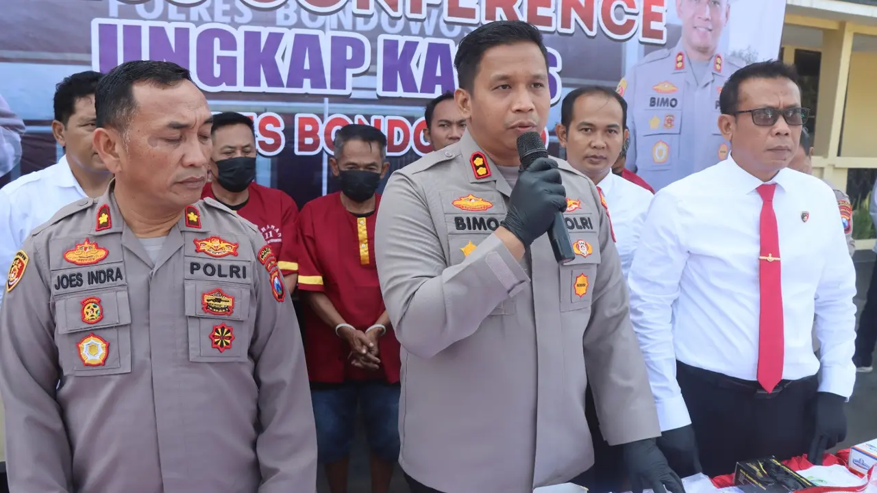 Kapolres Bondowoso AKBP Bimo Ariyanto memberikan keterangan pers terkait kasus pencabulan anak dibawah umur (Istimewa)