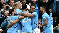 Para pemain Manchester City melakukan selebrasi merayakan gol yang dicetak Erling Haaland ke gawang Arsenal pada pekan kelima Liga Inggris 2024/2025, Minggu (22/9/2024) malam WIB. (Paul ELLIS / AFP)
