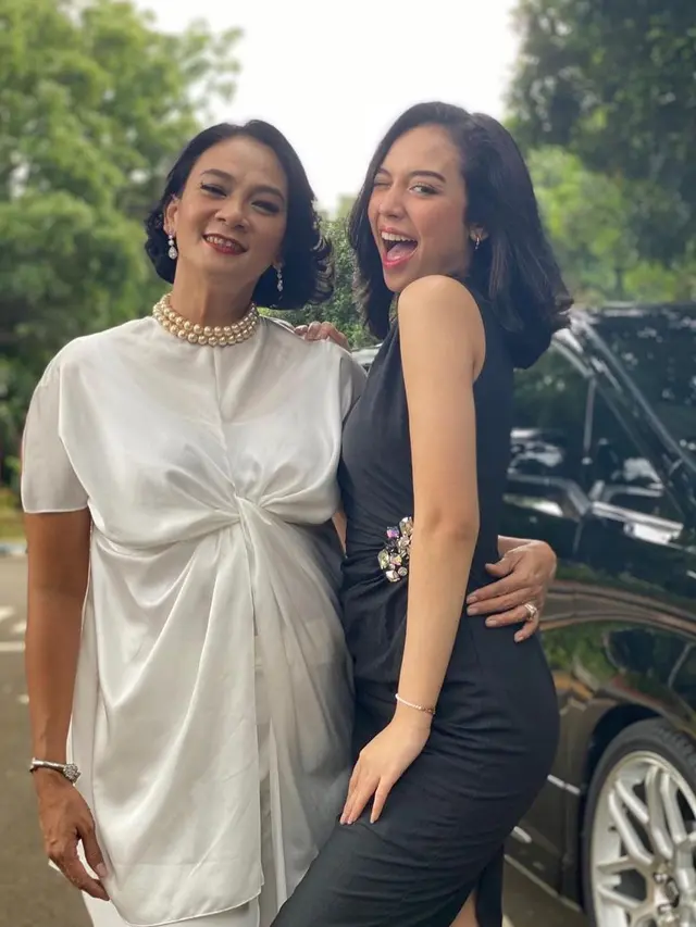 6 Potret Kompak Dian Nitami dan Asha Assuncao di Balik Layar Buku Harian Seorang Istri