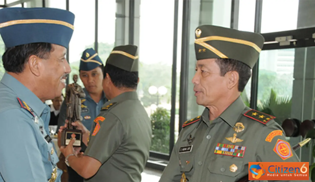 Citizen6, Jakarta: Sebelumnya, Mayjen TNI E. Hudawi Lubis menjabat sebagai Pangdam XII/Tpr dan selanjutnya Mayjen TNI Waris menduduki jabatan baru sebagai Sekjen Wantannas. (Pengirim: Badarudin Bakri).