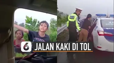 Akhirnya personel berinisiatif membawa ibu dan kedua anaknya tersebut masuk ke dalam mobil patroli.