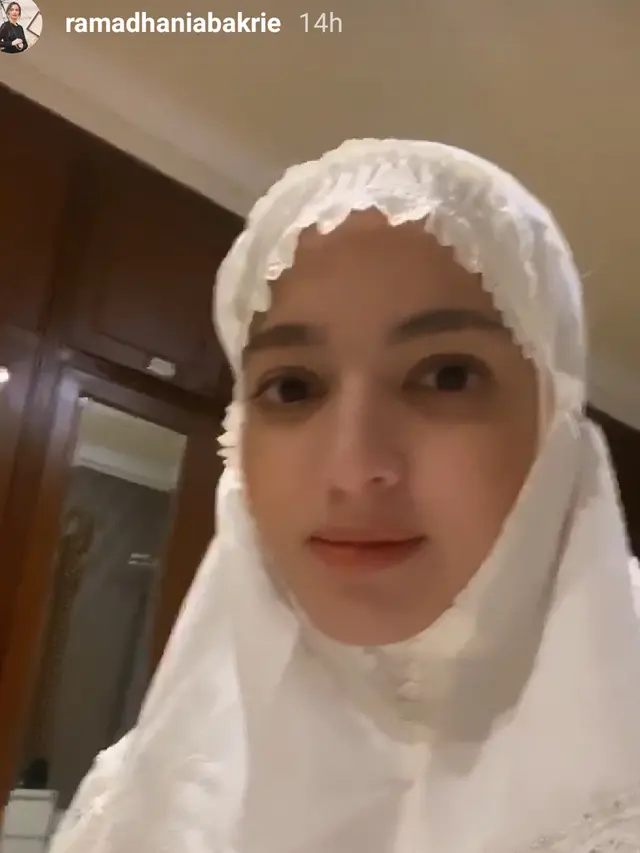 6 Potret Nia Ramadhani Pakai Hijab, Cantik Bikin Pangling