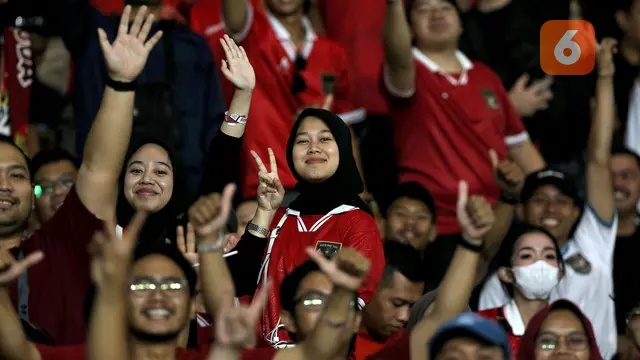 Foto: Jadi Magnet Para Kaum Hawa, Begini Potret Ragam Suporter Wanita saat Dukung Timnas Indonesia U-23