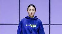 Model China kian senang mengenakan produksi fesyen dalam negeri (dok.Instagram/@lining.official/https://www.instagram.com/p/CNu0Xu7jmUg/Komarudin)