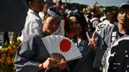 Dua wanita berpose saat mengikuti perayaan nasional untuk menandai penobatan Kaisar Jepang Naruhito di depan Istana Kekaisaran di Tokyo (9/11/2019). Kaisar Naruhito menjalankan ritual penobatannya setelah dilantik pada 1 Mei 2019. (AFP Photo/Charly Triballeau)