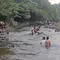 Ciliwung Surut, Warga Depok Jadikan Wahana Permainan Air