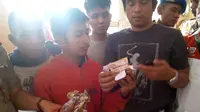 Penjual tiket palsu PSM vs Mitra Kukar berhasil diamankan panpel (Liputan6.com/Eka Hakim)