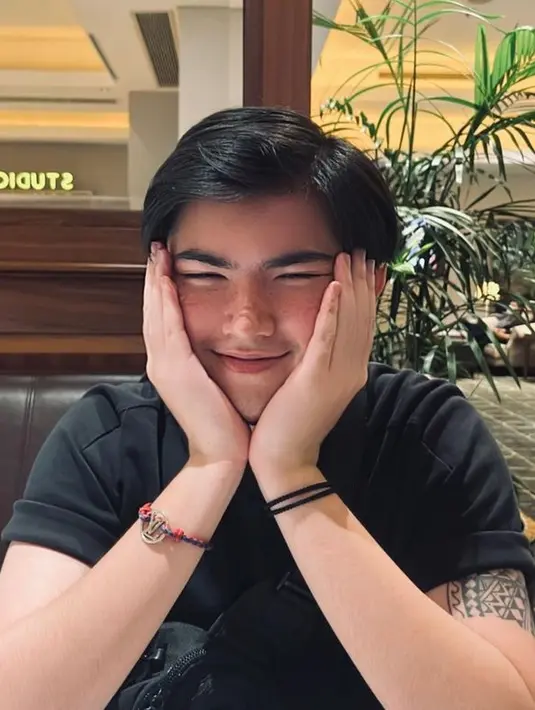 <p>Sedangkan Sean menuliskan, 'You and me,' tulisnya di akun Instagram pribadinya.[Foto: instagram.com/1auramm]</p>