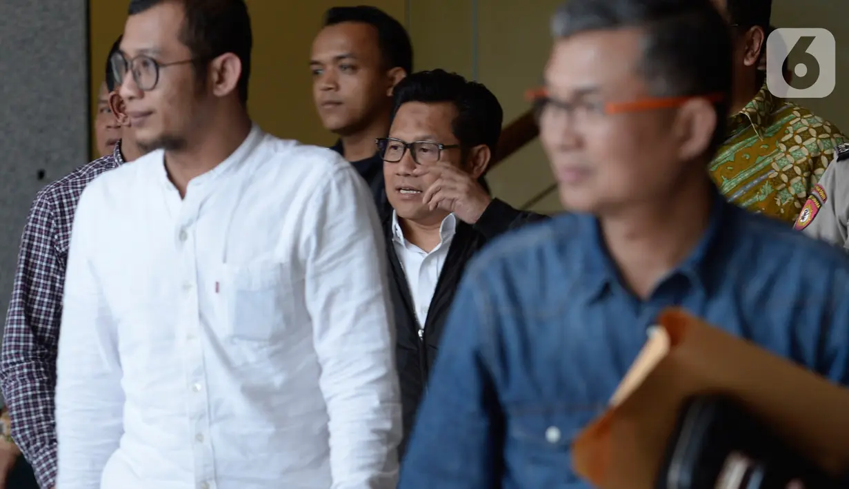 Wakil Ketua DPR RI Muhaimin Iskandar (tengah) usai menjalani pemeriksaan di Gedung KPK, Jakarta, Rabu (29/1/2020). Dalam pemeriksaan hari ini, Muhaimin yang akrab disapa Cak Imin diperiksa atas statusnya sebagai anggota DPR dari Fraksi PKB periode 2014-2019. (merdeka.com/Dwi Narwoko)