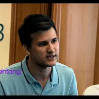 Relasi cinta Stuart Collin dan Risty Tagor terjalin singkat, Risty Tagor dan Stuart Collin sudah lama saling kenal, namun baru dua bulan terakhir Risty dan Stuart mengenal lebih dalam pribadi masing-masing. Saat konfrensi pers terkait lamaran dan per...