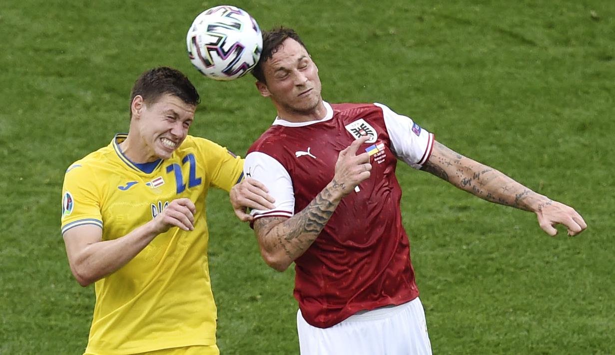 Austria memiliki beberapa peluan, salah satunya adalah saat Marko Arnautovic mendapatkan umpan silang Alessandro Schopf pada menit ke-43. Sayang peluang tersebut tak mampu dimanfaatkan dengan baik. (Foto: AP/Pool/Mihai Barbu)