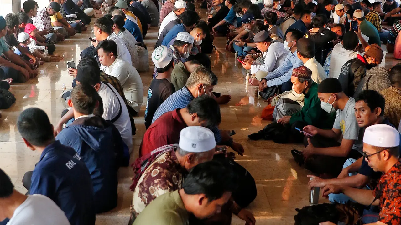 Melihat Kebersamaan Umat Muslim Berbuka Puasa Ramadhan di Masjid Istiqlal