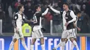 Pemain Juventus Paulo Dybala (tengah) merayakan golnya ke gawang Udinese bersama rekan-rekan setimnya pada pertandingan Coppa Italia 2019/2020 di Allianz Stadium, Turin, Italia, Rabu (15/1/2020). Juventus menang 4-0. (Fabio Ferrari/LaPress via AP)