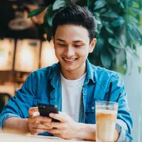 ilustrasi pria tersenyum/TimeImage Production/Shutterstock