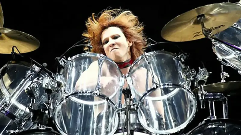 yoshiki-x-japan--130729b.jpg