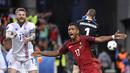 Nani mencetak satu gol dan dua peluang ke gawang Islandia saat Portugal hanya imbang 1-1 lawan Islandia. (14/6/2016). (AFP/Jeff Pachoud)
