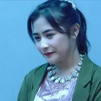 Meskipun banyak fans atau haters yang protes dengan kedekatan Prilly Latuconsina dan Teuku Rassya. Prilly mengaku Rassya tidak pernah terganggu dan santai saja dengan komentar tersebut. 