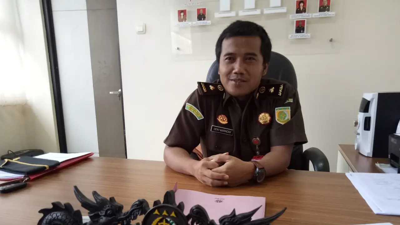 Kepala Seksi Tindak Pidana Khusus (Kasi Pidsus) Kejari Garut, Deny Marincka Pratama, mengatakan mangkirnya Ketua DPRD Garut bukan kali pertama, namun dua kali dilakukan oleh politisi partai Golkar tersebut.