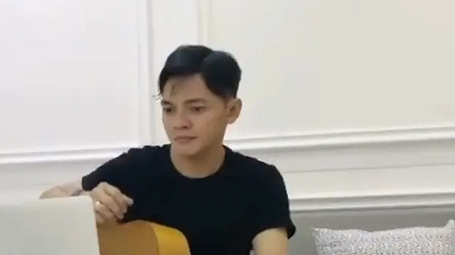 6 Potret Gaya Rambut Baru Dory Harsa, Disebut Mirip Oppa Korea