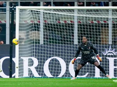 AC Milan harus gigit jari usai ditahan imbang AS Roma dengan skor 1-1. Pertandingan berjalan alot selama 90 menit. Rossoneri gagal meraup poin penuh meski bermain kandang. (AP Photo/Antonio Calanni)