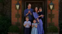 Keluarga Cambridge bertepuk tangan untuk NHS. (dok. Screeshoot Youtube Royal Family Chanel/Dinny Mutiah)