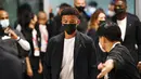 Pemain Manchester United, Jadon Sancho, saat tiba di Bangkok, Thailand. (AFP/Manan Vatsyayana)