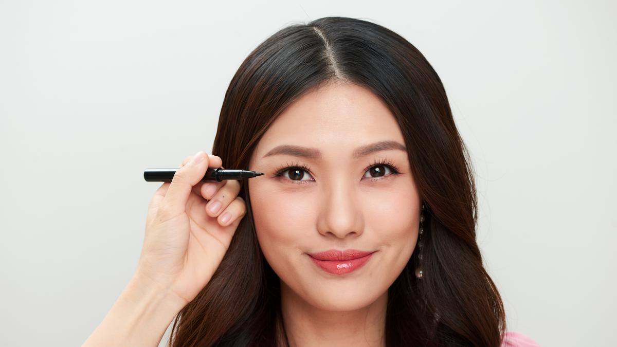 6 Cara Menggunakan Eyeliner yang Bagus dan Tahan Lama Beauty