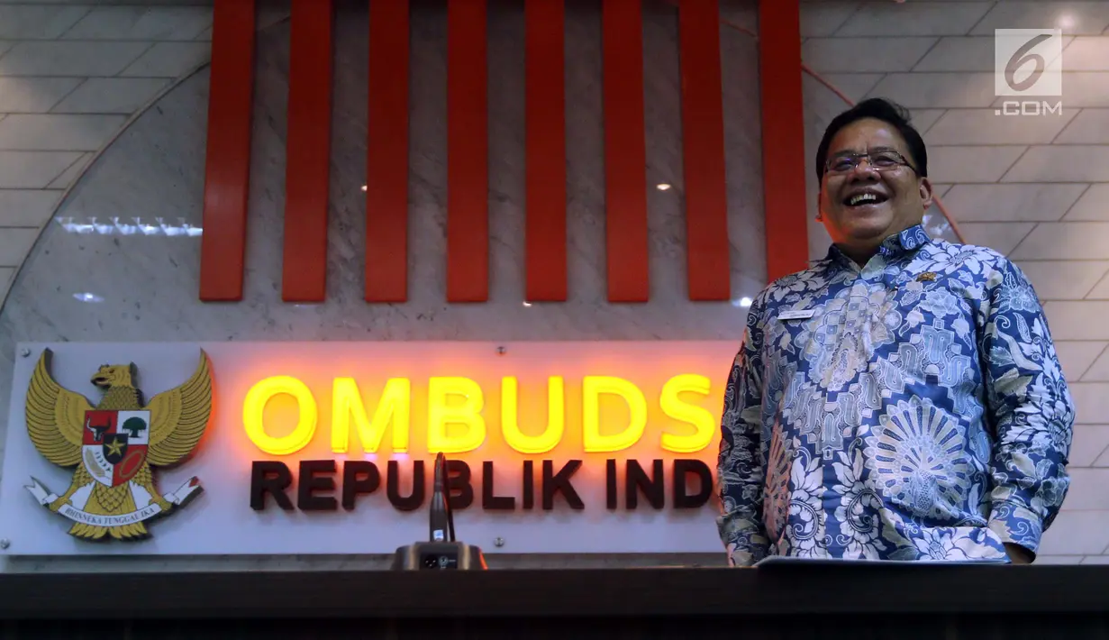 Anggota Ombudsman Adrianus Meliala usai memaparkan hasil kajian terkait senjata api di Jakarta, Selasa (22/1). Ombudsman menemukan potensi maladministrasi dalam proses perizinan senjata api non organik bagi masyarakat sipil. (Liputan6.com/JohanTallo)