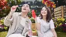 Hadirnya acara tersebut bertujuan untuk memberikan apresiasi kepada para pedangdut Tanah Air yang telah memberikan kerja kerasnya dalam membuat musik dangdut tetap eksis dan kian berkembang. Salah satu kategori yakni Duo/Duet Dangdut/Daerah Terpopuler menobatkan Putri DA dan Hari LIDA sebagai pemenangnya. (Liputan6.com/IG/hariiputraa_lida2020)