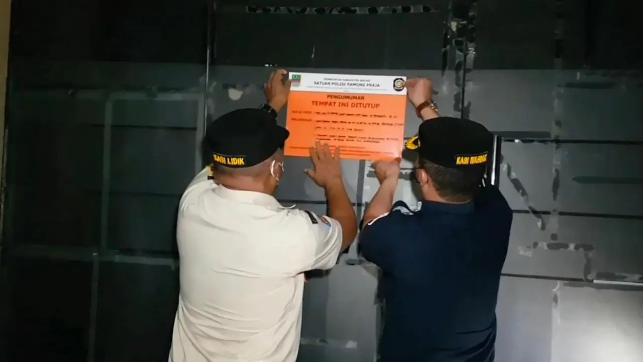 Satuan Polisi Pamong Praja (Satpol PP) Kabupaten Bekasi menyegel sejumlah tempat hiburan malam
