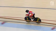 Pesepeda Ayustina Delia Priatna saat mengikuti balap sepeda nomor tanding individual persuiy 3000 m putri Asian Games 2018 di Jakarta Internasional Velodrome, Kamis (30/8). Ayustina kalah dari Ting Ying Huang asal Taiwan. (Merdeka.com/Imam Buchori)