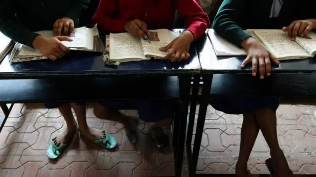 Sadis, Kepala Sekolah di India Bakar Tangan 13 Murid dengan Lilin