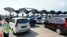 Sejumlah netizen di Twitter mengunggah foto kondisi antrean di Tol Cikampek dan Tol Cipali.