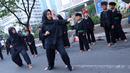 Sejumlah pendekar perempuan memperagakan jurus beladiri di hadapan warga saat Car Free Day di kawasan Senayan, Jakarta, Minggu (8/10). Aksi ini untuk melestarikan olahraga pencak silat Betawi. (Liputan6.com/Fery Pradolo)