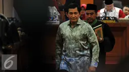 Dirut Utama PT Freeport Maroef Sjamsoeddin usai disumpah saat sidang sebagai saksi di MKD DPR RI, Jakarta, Kamis (12/3). Maroef  bersaksi terkait kasus dugaan pelanggaran etik yang dilakukan ketua DPR Setya Novanto. (Liputan6.com/Johan Tallo)