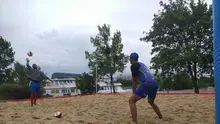 Ade Candra Rachmawan dan Mohammad Ashfiya bertekad mengharumkan nama bangsa di Kejuaraan Voli Pantai Dunia di kota Wina, Austria, 28 Juli - 6 Agustus. (Bola.com/Reza Khomaini)