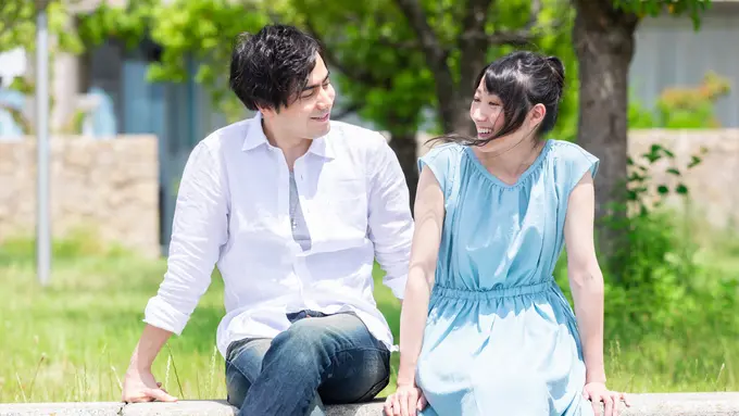 pasangan cinta bahagia romantis