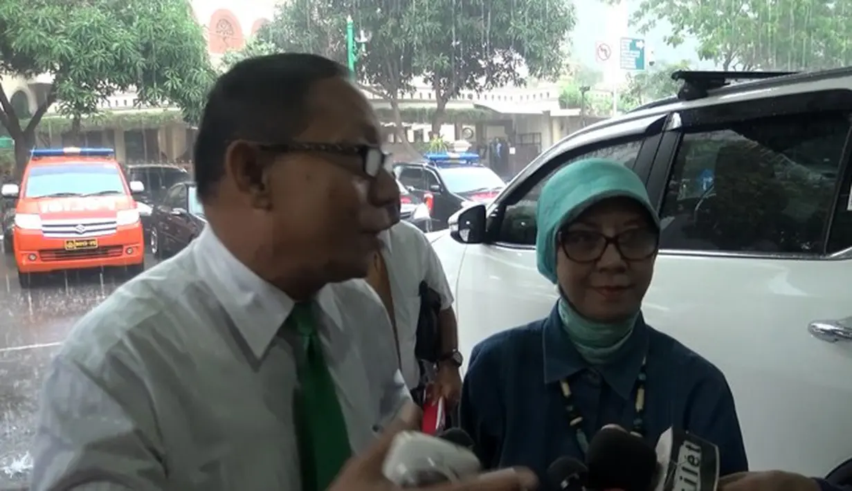 Saat itu, Kiswinar tidak mendampingi sang ibu lantaran kesibukannya. Sesampainya dirumah, masih menurut Kiswinar, sang ibu menceritakan mengenai pemeriksaan di Polda. (Hasan Iskandar/Bintang.com)