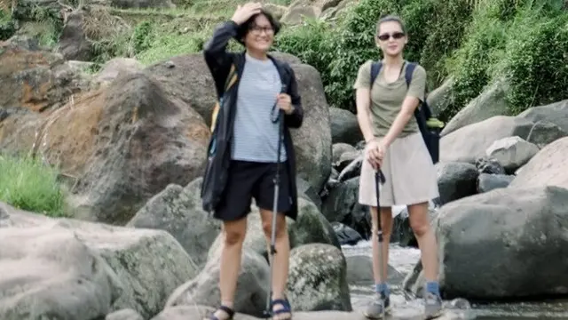 Indah Permatasari Saat Trekking (Foto: Instagram/@indahpermatas)
