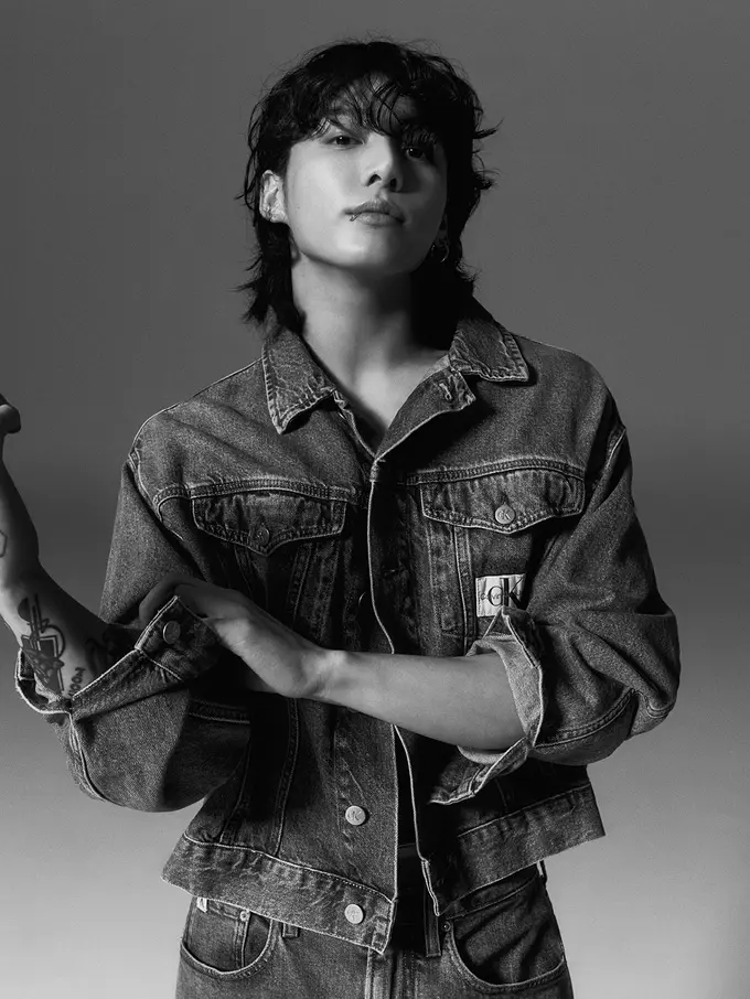 Jungkook BTS jadi bintang iklan Calvin Klein. (Foto: Twitter/ CalvinKlein)