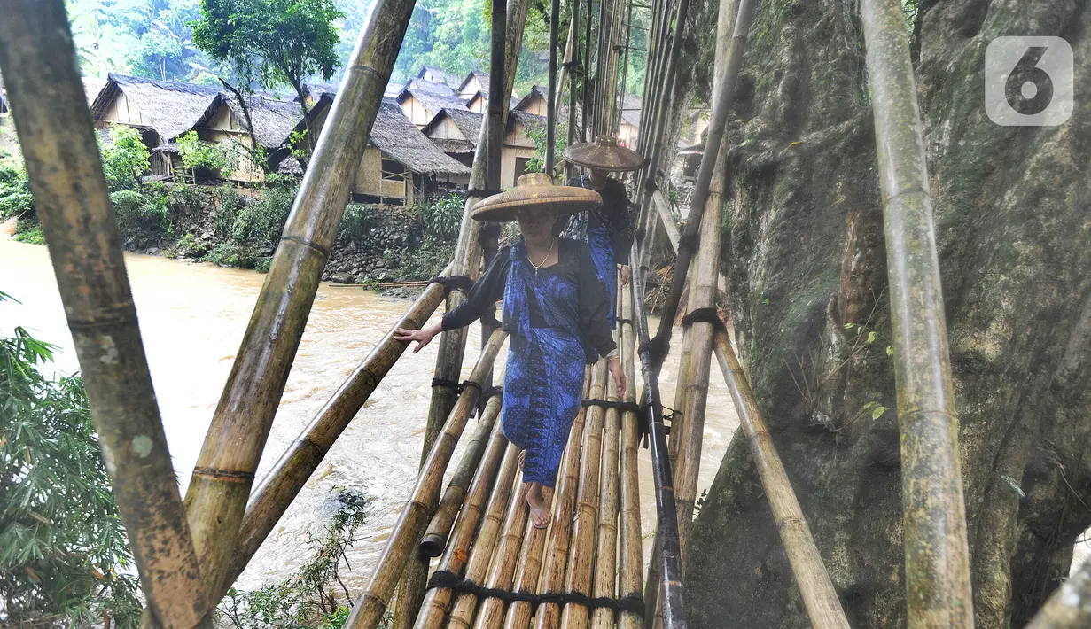 Seperti diungkapkan Emen, warga Baduy Luar yang mengatakan turun hingga 90 persen menyebabkan warga Baduy terfokus kembali pada mengolah ladang untuk pemenuhan kebutuhan pangan mereka. (merdeka.com/Arie Basuki)