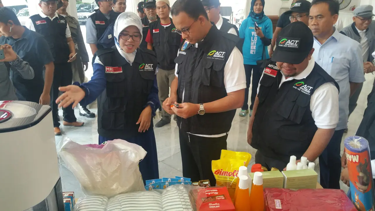 Anies ABswedan melepas bantuan untuk korban Gempa Lombok (Liputan6.com/Nanda Perdana)