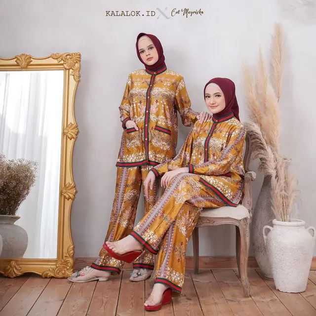 6 Gaya Cut Meyriska dan Marcella Simon Pakai Baju Kembaran Ini Bak Saudara