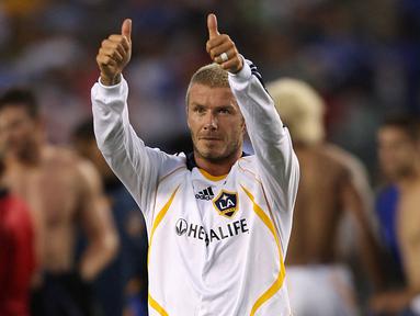 David Beckham meninggalkan Real Madrid menuju LA Galaxy pada 2007 silam. Legenda Inggris ini bisa dibilang merupakan pemain top dunia pertama yang pindah menuju Liga Amerika (MLS) di era modern. Dirinya juga dianggap sebagai salah satu tokoh terpenting dalam sejarah liga. Beckham sendiri mampu tampil impresif meski di usianya yang tak lagi muda dengan mencetak 18 gol dan memberikan 46 assist dalam 124 penampilannya. Ia juga sukses membawa tiga gelar liga dan dua Piala MLS selama lima tahun di klub. (AFP/Robyn Beck)