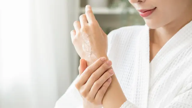 Sempat Viral di TikTok, Tren Body Care Ini Bikin Kulit Auto Glowing! Sudah Coba?