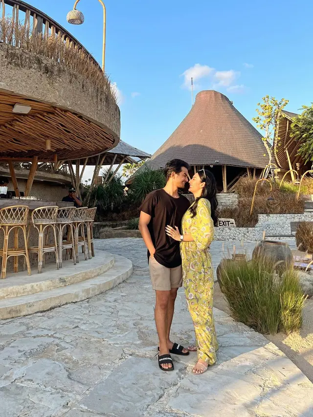 [Fimela] Tyas Mirasih dan Tengku Tezi