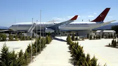Restoran pesawat berukuran besar yang terletak di Distrik Burhaniye, Provinsi Balikesir, Turki, 4 Agustus 2020. Restoran terbesar di Turki itu, yang dialihfungsikan dari pesawat Airbus tua, dijual seharga 1,4 juta dolar AS (1 dolar AS = Rp14.697), kata seorang agen properti. (Xinhua/Osman Orsal)