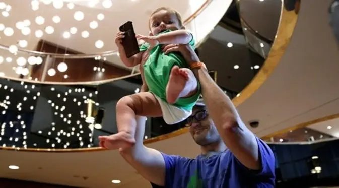Bayi berusia 11 bulan bernama Brooke Bender dari Dallas, Texas memenangi juara lomba bayi merangkak. (Foto: CFP)