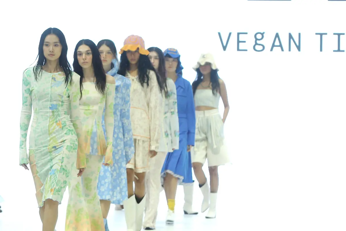 Desainer Korea Selatan Hadirkan Busana Vegan di Jakarta Fashion Week 2024